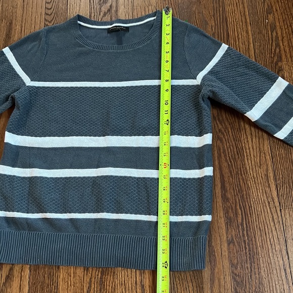 Banana Republic Sweater - Picture 4 of 8